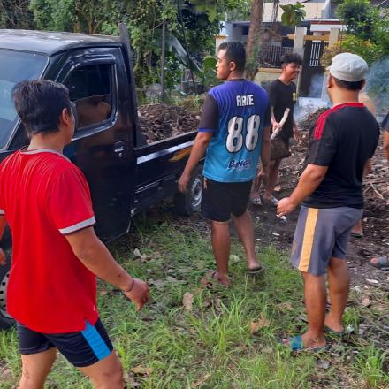 Kerja Bakti Teman Teman Pemuda Desa Bligo di Lapangan Desa